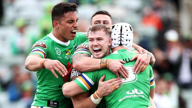 CANBERRA, AUSTRALIA – SEPTEMBER 20: Hudson Young of the Raiders celebrates with his teammates after scoring a try during the round 19 NRL match between the Canberra Raiders and the New Zealand Warriors at GIO Stadium on September 20, 2020 in Canberra, Australia. (Photo by Cameron Spencer/Getty Images)