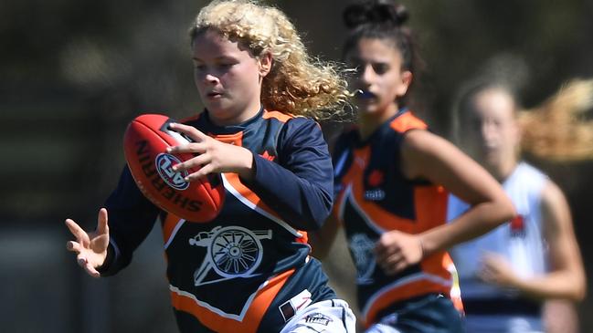 Georgie Prespakis of the Cannons is seen in action (left) during the girls NAB League match between the Northern Knights and Calder Cannons in Bundorra, Saturday, February 28, 2020. (Photo/Julian Smith)