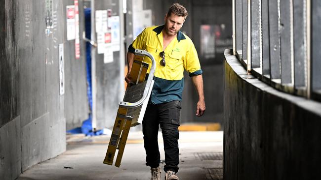 Workers walk off the 443 Queens Street construction site in Brisbane. Picture: NCA NewsWire / Dan Peled