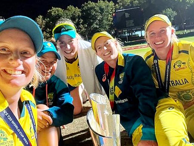 Alyssa Healy, coach Shelley Nitschke, Ellyse Perry, Meg Lanning and Beth Mooney after the Australian T20 team won the World Cup in South Africa.