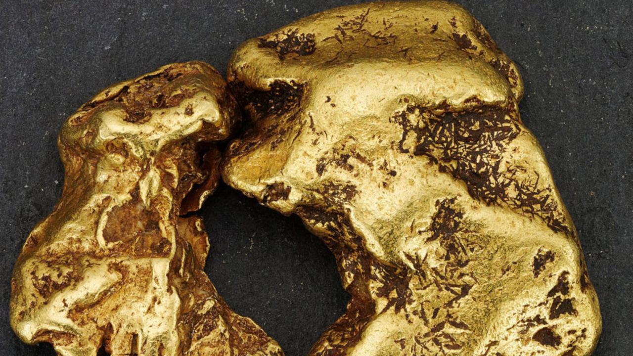 Largest gold nugget found in Scotland in over 400 years goes on display