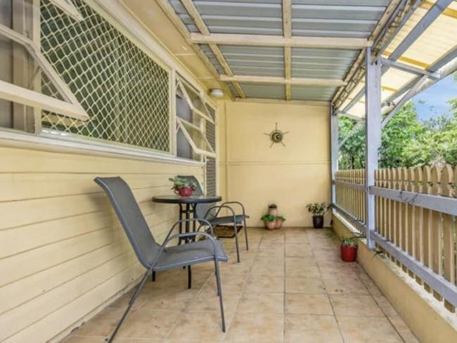 A woman completely transformed the front verandah of a home, spending just $700. Picture: Supplied/Elle Jay