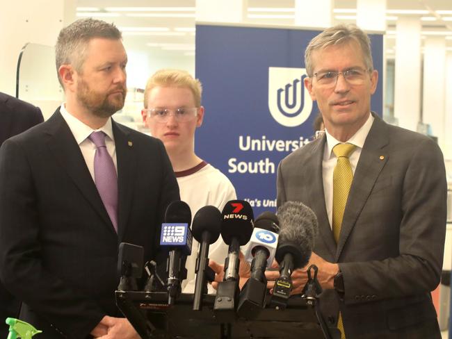 ADELAIDE, AUSTRALIA - NewsWire Photos July 3, 2023: SA Premier Peter Malinauskas, University of Adelaide Vice Chancellor, Prof Peter Hoj (R), & University of Vice Chancellor Prof David Lloyd (2nd L), visit Uni SA's Bradley Lab. In background are Adelaide Uni student Caleb Lill (BL) and Uni SA Phd student, Ruchi Umargamwala (BR). Picture: NCA NewsWire / Dean Martin