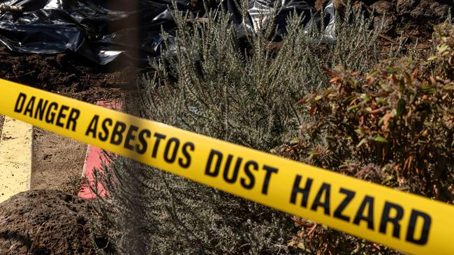 MELBOURNE, AUSTRALIA - NCA NewsWire Photos - 5 APRIL 2024: Fencing and warning tape seen around playground equipment at a park where asbestos has been found at Hosken Reserve in Coburg. Picture: NCA NewsWire / Diego Fedele