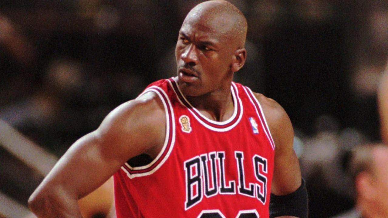 Michael Jordan #45 Jersey signature + career achievements