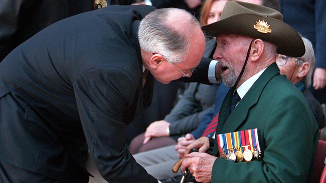 Then-prime minister John Howard with Australian Gallipoli survivor Alec Campbell outside Tomb of Unknown Soldier in 2000.