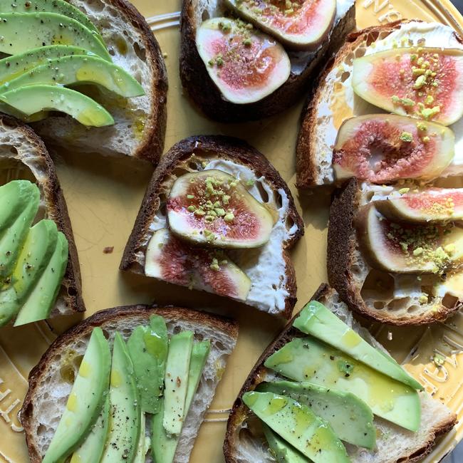 The type of food provided in offices for breakfast and morning tea.