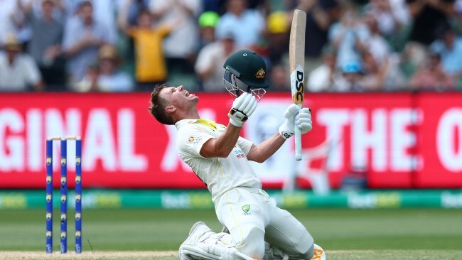 大卫·沃纳 (David Warner) 将松松垮垮的果岭挂起，成为澳大利亚板球测试赛上得分最高的开场击球手。图片：Graham Denholm/Getty Images
