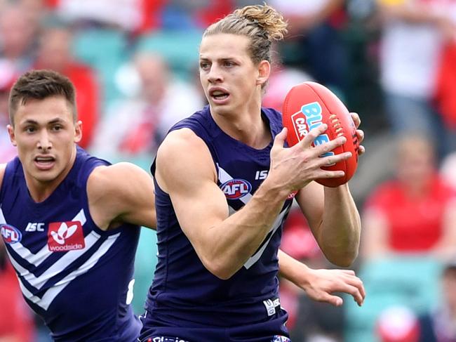 Nat Fyfe of the Dockers during the Round 21 AFL match between the Sydney Swans and the Fremantle Dockers at the SCG in Sydney, Saturday,  August 12, 2017. (AAP Image/Joel Carrett) NO ARCHIVING, EDITORIAL USE ONLY