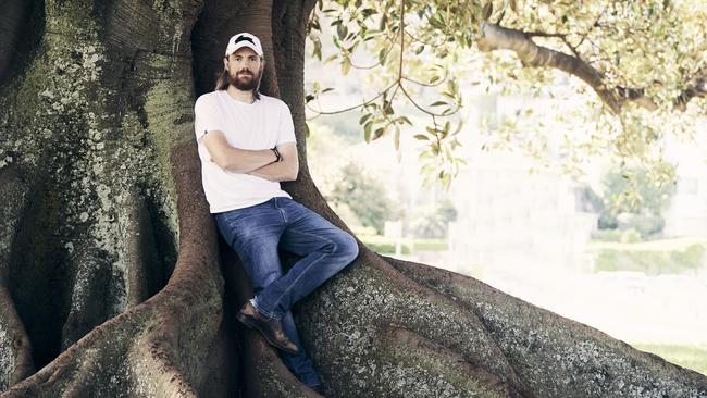 Mike Cannon-Brookes has written to AGL shareholders urging them to vote against splitting up the company.