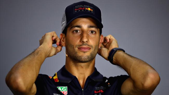 Daniel Ricciardo denies he has cut a pre-contract deal with Ferrari.
