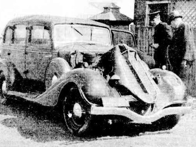 The second car in which four people died believed to have smashed into the rear of the first car. Picture: Newcastle Morning Herald and Miners Advocate, March 30, 1936.