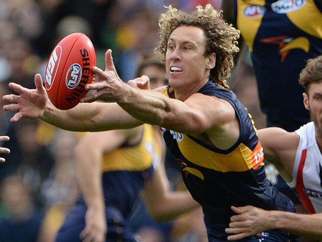 SPORT - AFL Round 8, West Coast Eagles vs St Kilda Saints, at Subiaco Oval, Perth. Photo by Daniel Wilkins. PICTURED- West Coast's Matt Priddis tries to gather the ball under pressure from St Kilda's Tom Hickey