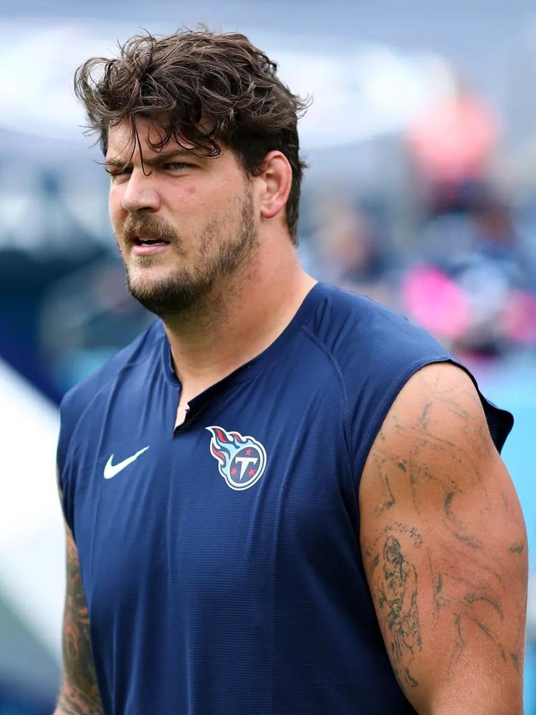 Tennessee Titans Staff Dumped Taylor Lewan's Belongings In Trash Bags On  His Front Porch After Nine Years With The Team