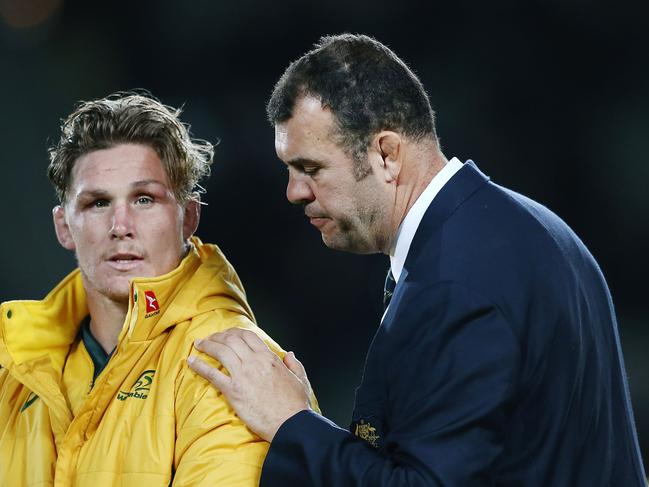 AUCKLAND, NEW ZEALAND - AUGUST 25:  Head Coach Michael Cheika of the Wallabies consoles Michael Hooper after The Rugby Championship game between the New Zealand All Blacks and the Australia Wallabies at Eden Park on August 25, 2018 in Auckland, New Zealand.  (Photo by Anthony Au-Yeung/Getty Images)