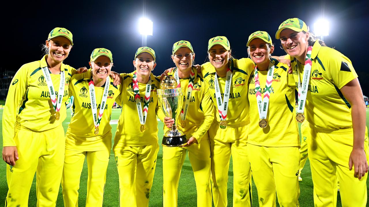 Rachael Haynes with her teammates after winning the 2022 Women’s World Cup. Photo by Hannah Peters/Getty Images