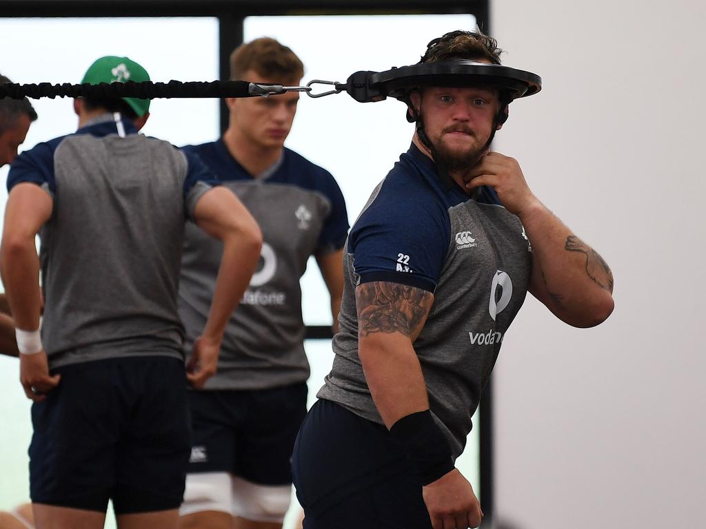 Ireland's Andrew Porter (R) attends a gym training session at the Ichihara Suporeka Park in Ichihara on September 16, 2019, ahead of the 2019 Rugby Union World Cup which begins on September 20. (Photo by CHARLY TRIBALLEAU / AFP)