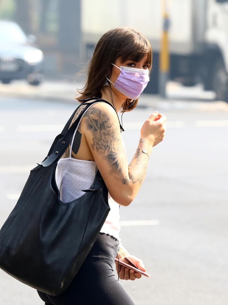 As smoke from bushfires engulfs Sydney, morning commuters are pictured wearing face masks as they make their way to work. Picture: MATRIX