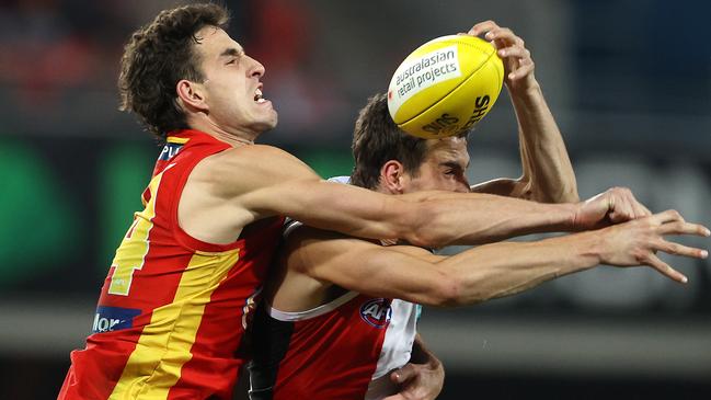 Ben King and Max King go toe-to-toe in a marking contest during their first clash. Picture: Michael Klein