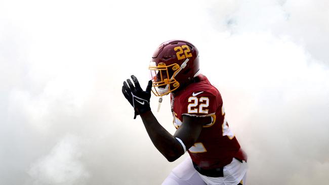 (FILES) In this file photo taken on September 12, 2021, Deshazor Everett of the Washington Football Team takes the field prior to the game against the Los Angeles Chargers at FedExField in Landover, Maryland. - Everett was hurt and his passenger killed in a single-car crash outside the US capital city, police in Loudon County, Virgina, confirmed on December 24, 2021. Everett, a seven-year NFL veteran, was the driver of the car, which investigators said left the road, struck several trees and rolled over on December 23. His passenger, identified by authorities as 29-year-old Olivia S. Peters, died of her injuries at a local hospital, where Everett was being treated for "serious but non life-threatening" injuries, the NFL team said. (Photo by Patrick Smith / GETTY IMAGES NORTH AMERICA / AFP)