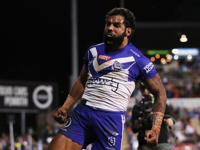 PENRITH, AUSTRALIA - JUNE 03:  Josh Addo-Carr of the Bulldogs celebrates after scoring a try during the round 13 NRL match between the Penrith Panthers and the Canterbury Bulldogs at BlueBet Stadium on June 03, 2022, in Penrith, Australia. (Photo by Matt King/Getty Images)