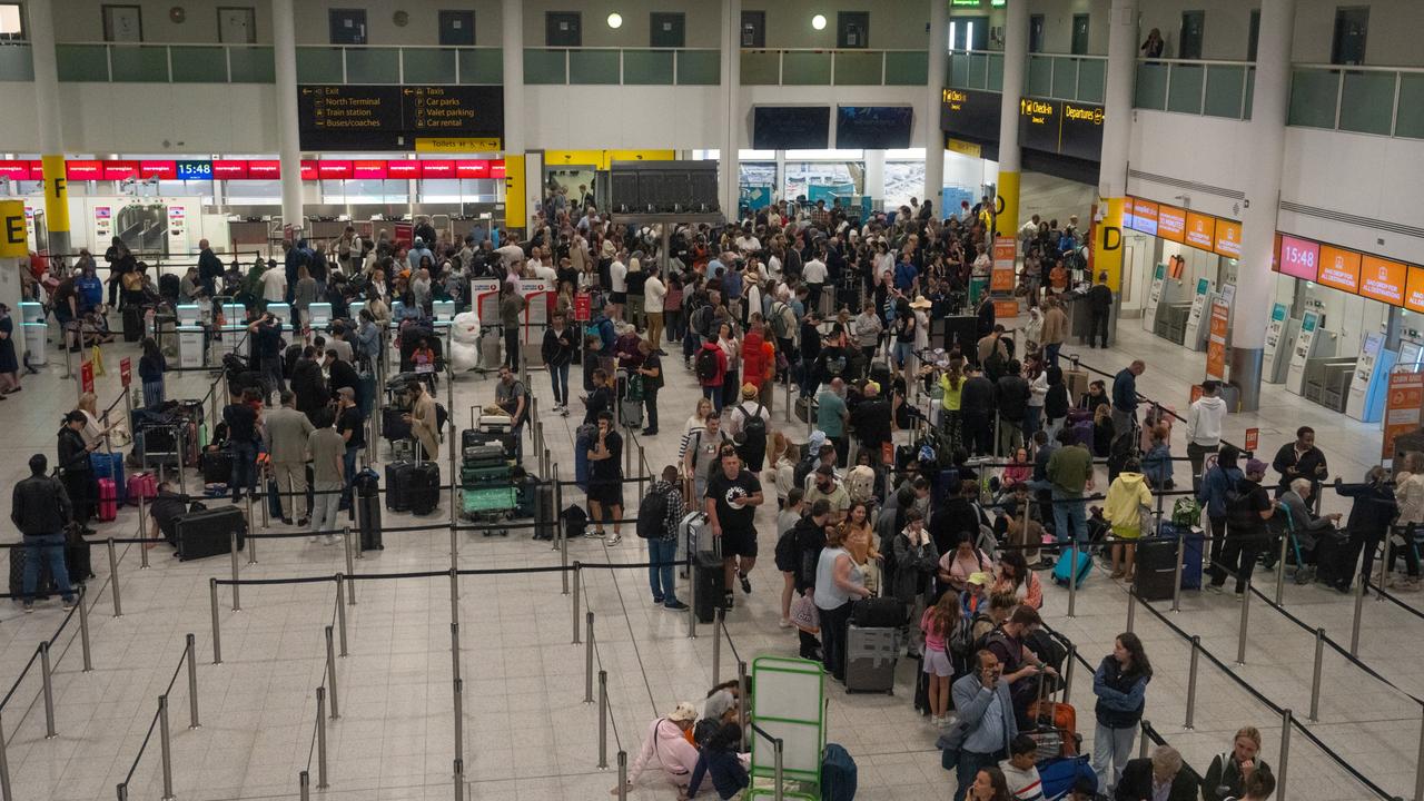 Thousands Stranded By 500 Cancelled Flights After Air Traffic Control ...