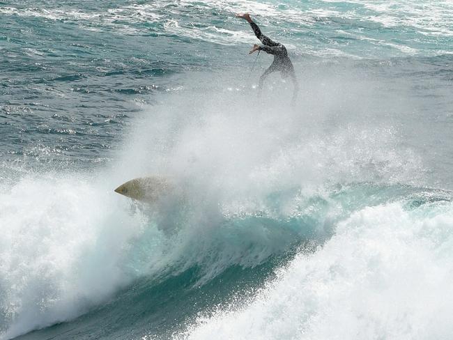 SYDNEY, AUSTRALIA - NewsWire Photos - DECEMBER 11 2021: Surfers enjoy a 4 metre south swell off Wedding Cake Island at Coogee on SydneyÃs eastern suburbs.A weather warning for large and powerful surf conditions are expected to be hazardous for coastal activities such as rock fishing, swimming and surfing.Picture:NCA NewsWire/Simon Bullard