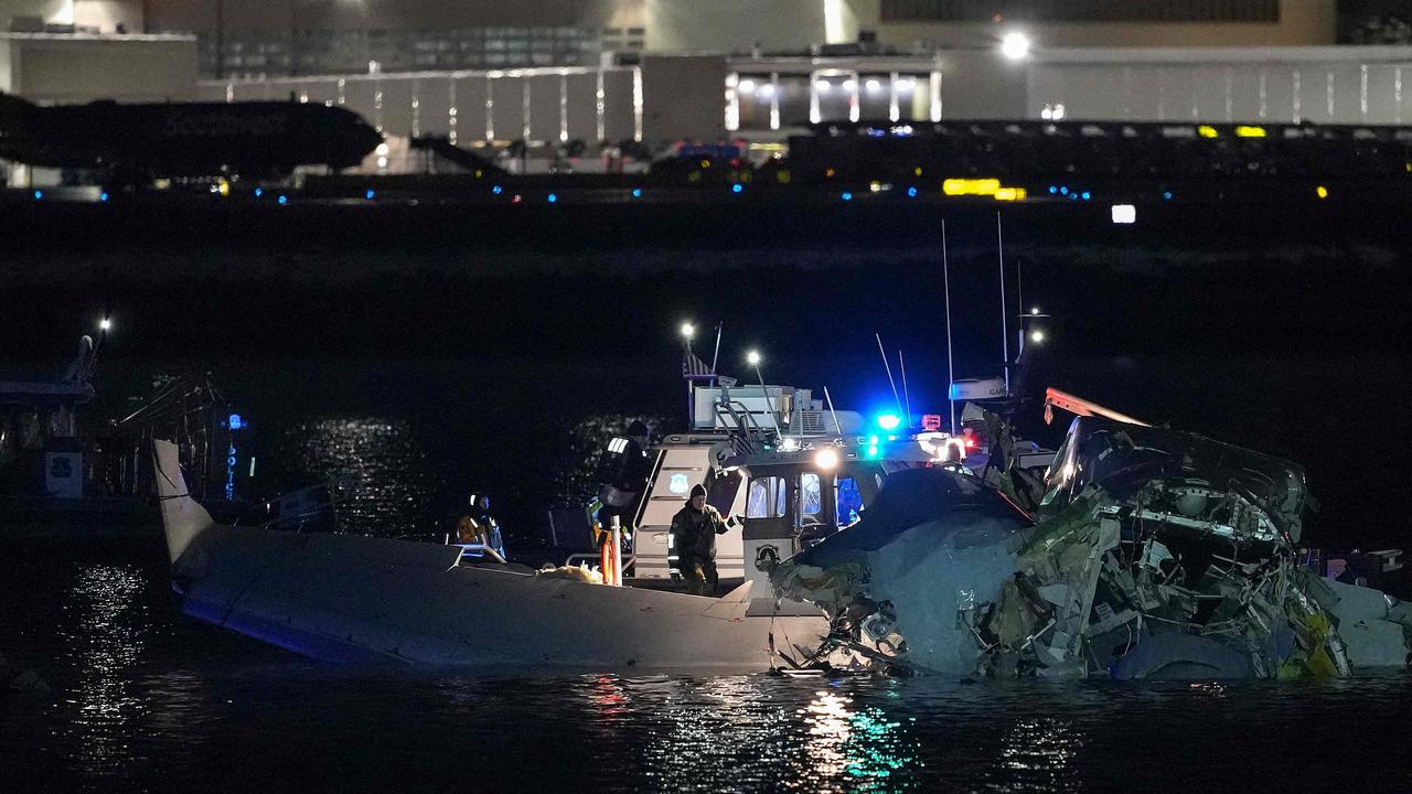 Bodies pulled from water after Washington DC plane crash