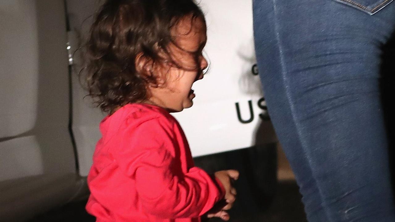 Border agent jokes as separated migrant kids cry for ‘mami’, ‘papa ...