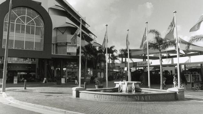 The entrance to the mall from Scarborough Street.