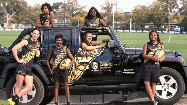 Richmond’ Daniel Rioli and Shane Edwards with students from the Korin Gamadji Institute in their new car. Picture: Wayne Ludbey