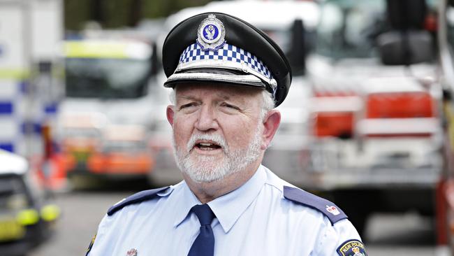 Police Chief Inspector Peter Scheinflug speaking to the media at Mount Wilson RFS headquarter. Picture: Adam Yip