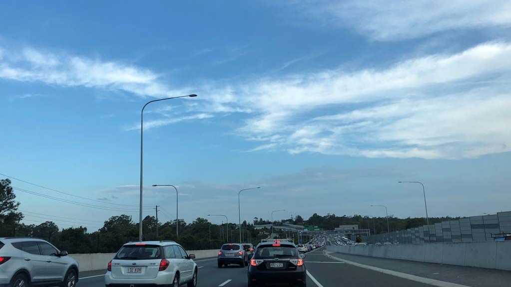 Traffic delays remain after an earlier crash on the Ipswich Mwy.