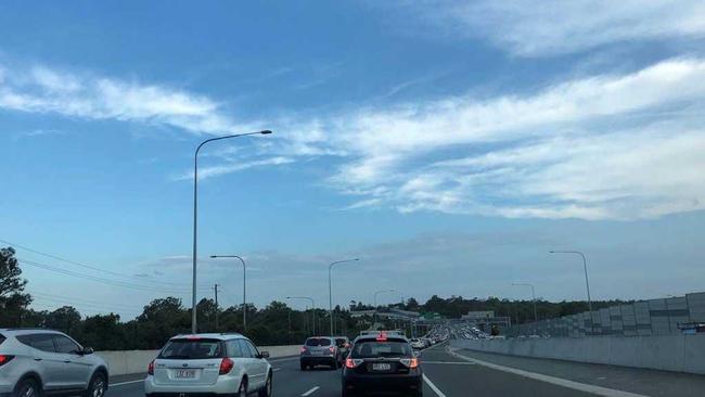 Traffic delays remain after an earlier crash on the Ipswich Mwy.