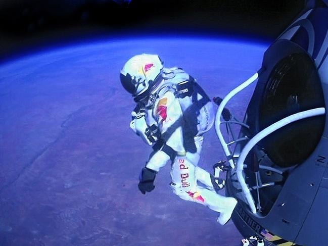 TOPSHOTS This picture provided by www.redbullcontentpool.com shows pilot Felix Baumgartner of Austria jumping out of the capsule during the final manned flight for Red Bull Stratos on 14 Oct 2012. The Austrian daredevil became the first man to break the sound barrier in a record-shattering freefall jump from the edge of space, organizers said. The 43-year-old leapt from a capsule more than 24 miles (39 kilometers) above the Earth, reaching a speed of 706 miles per hour (1,135 km/h) before opening his red and white parachute and floating down to the New Mexico desert. AFP PHOTO/www.redbullcontentpool.com/Jay Nemeth/HO RESTRICTED TO EDITORIAL USE - MANDATORY CREDIT &AFP PHOTO / www.redbullcontentpool.com / Jay Nemeth& - NO MARKETING NO ADVERTISING CAMPAIGNS - DISTRIBUTED AS A SERVICE TO CLIENTS = ONE-TIME PUBLICATION = IMAGE MUST NOT BE ALTERED OR MODIFIED