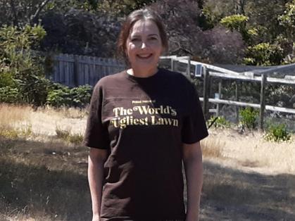 A Tasmanian woman has taken out the crown of the world’s ugliest lawn, in a bizarre award that’s backed by a famous American actress.