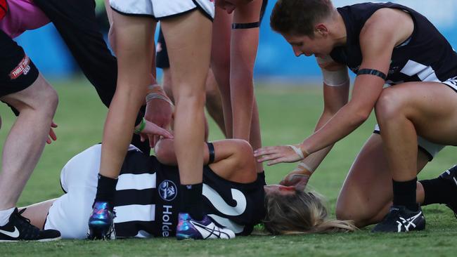 Kate Sheahan lays on the ground after injuring her knee. Picture: Michael Klein