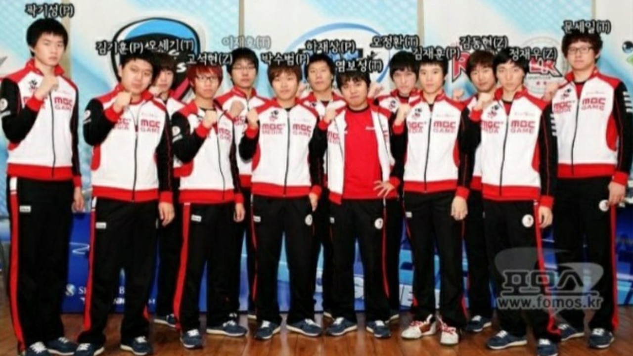 Boxer Gi Sung Gwak (far left) with the South Korean national professional gaming team.