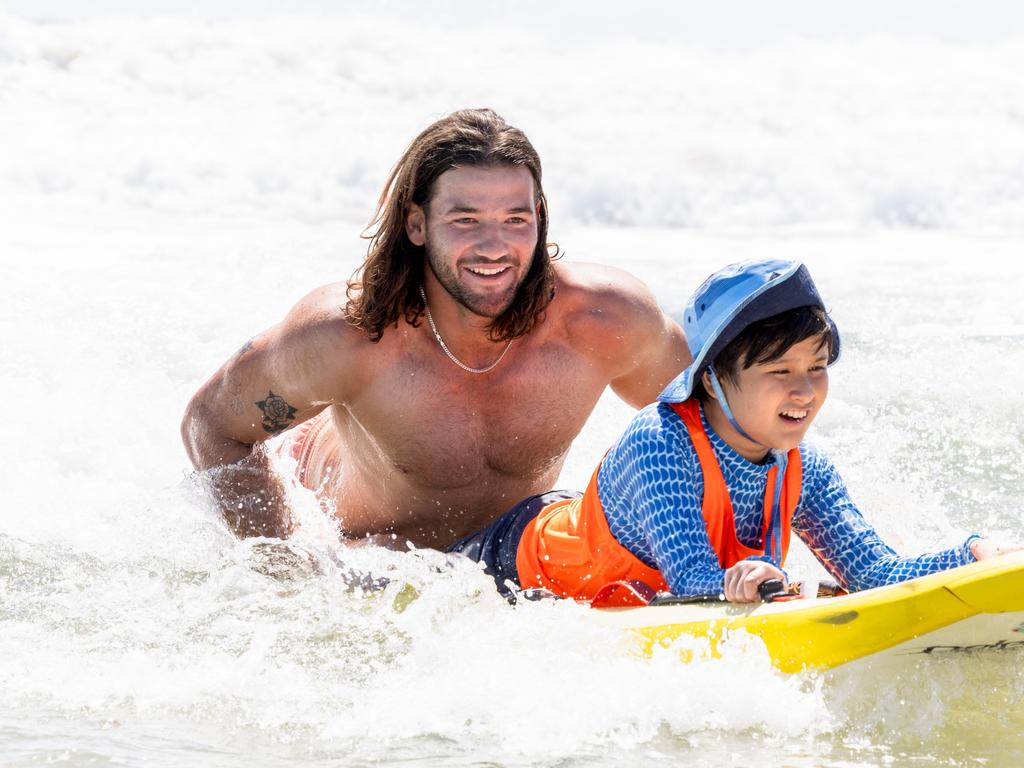 Brisbane Broncos player Pat Carrigan with nipper Matt Daly, 11, at Nobby's Surf Club. Picture by Luke Marsden.