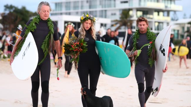 GOLD COAST, AUSTRALIA - JULY 11: Alex Pullin’s father and girlfriend Ellidy Vlug head out to sea to pay respects in memory of Alex ‘Chumpy’ Pullin on July 11, 2020 in Gold Coast, Australia. Australian Winter Olympic Games Snowboarder Alex ‘Chumpy’ Pullin died on Wednesday 8 July in a drowning accident while spearfishing at Palm Beach on the Gold Coast, aged 32. (Photo by Chris Hyde/Getty Images)