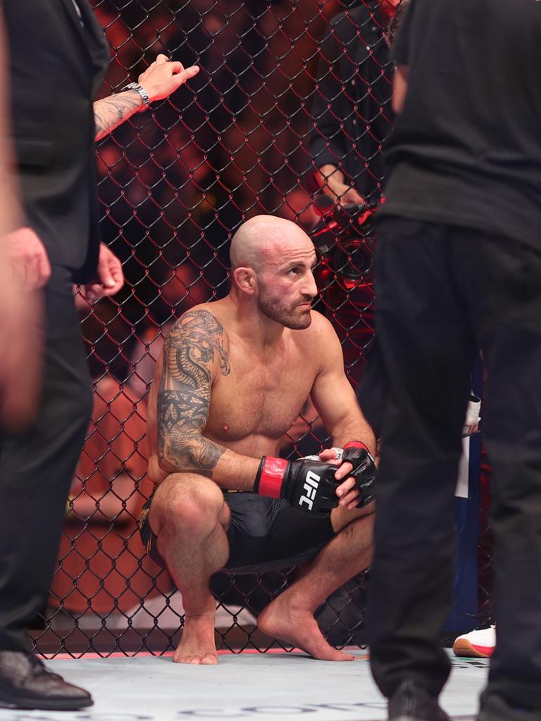 UFC 298: Ilia Topuria knocks out Alex Volkanovski to win featherweight ...