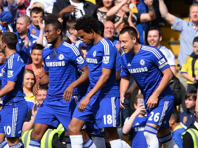 Chelsea players and fans celebrate the opening goal scored by Chelsea's English defender John Terry (C) during the English Premier League football match between Chelsea and Liverpool at Stamford Bridge in London on May 10, 2015. AFP PHOTO / GLYN KIRK RESTRICTED TO EDITORIAL USE. No use with unauthorized audio, video, data, fixture lists, club/league logos or “live” services. Online in-match use limited to 45 images, no video emulation. No use in betting, games or single club/league/player publications.