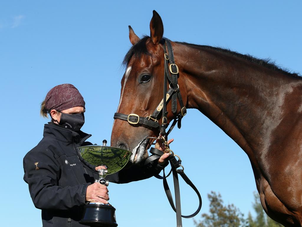 Denis Pagan with VRC Derby runner Johnny Get Angry.