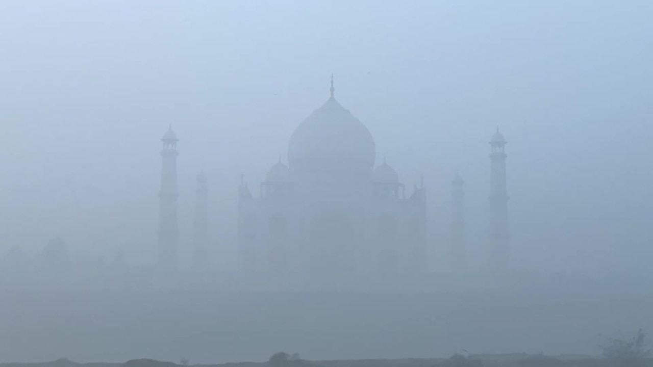 India's toxic smog obscures Taj Mahal and other tourist sites