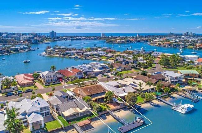 Deep water property brings $1.735m sale