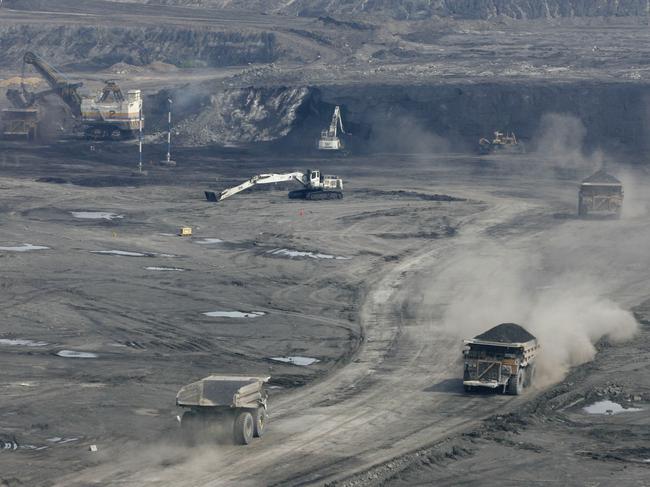 MAY 24, 2005 : Trucks carry coal from a pit in Cerrejon, Colombia, the world's biggest open-pit export coal mine, in the Guajira peninsula in northern Colombia, 24/05/05. All the coal produced at Cerrejon, is shipped by train to a seaport, where it is loaded onto freighters bound for Europe and America. Industry / Mining