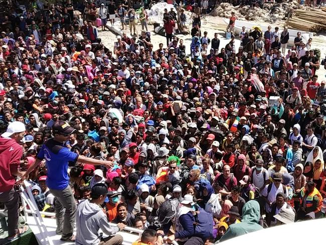 This handout picture taken on August 6, and released by Indonesia Water Police shows hundreds of people attempting to leave Gili Trawangan,. Picture: AFP/Indonesia Water Police