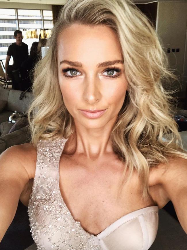 Bachelor alum Anna Heinrich gives a sneak peak of her off exposed shoulder attire. Picture: @annaheinrich1/Instagram