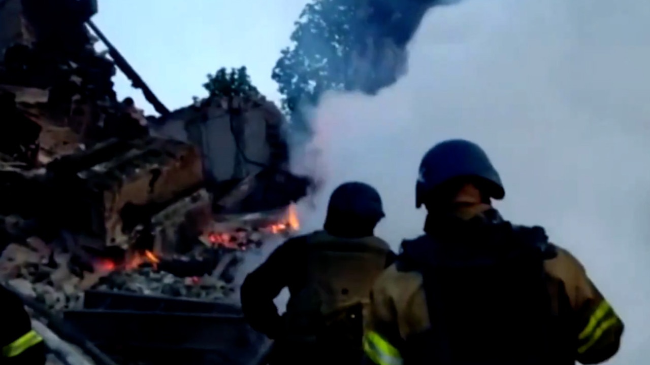 School bombed in Ukraine, at least 60 dead.