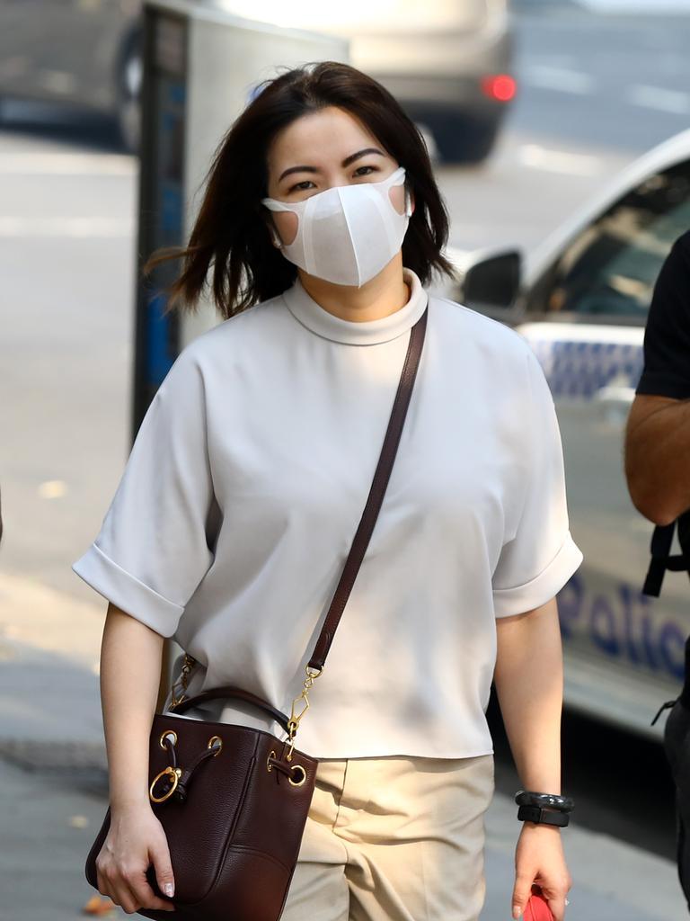 As smoke from bushfires engulfs Sydney, morning commuters are pictured wearing face masks as they make their way to work. Picture: MATRIX